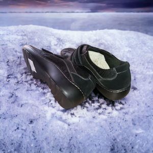 Clarks 7.5 cora sneaker